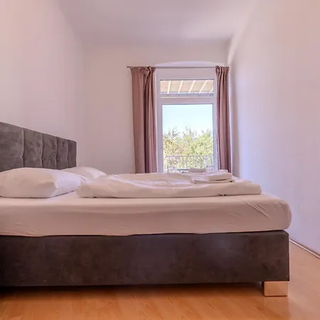Apartment Whats-app Self-check-in - *